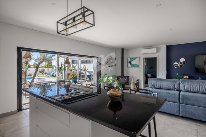 Image No.10-4 Bed Villa for sale