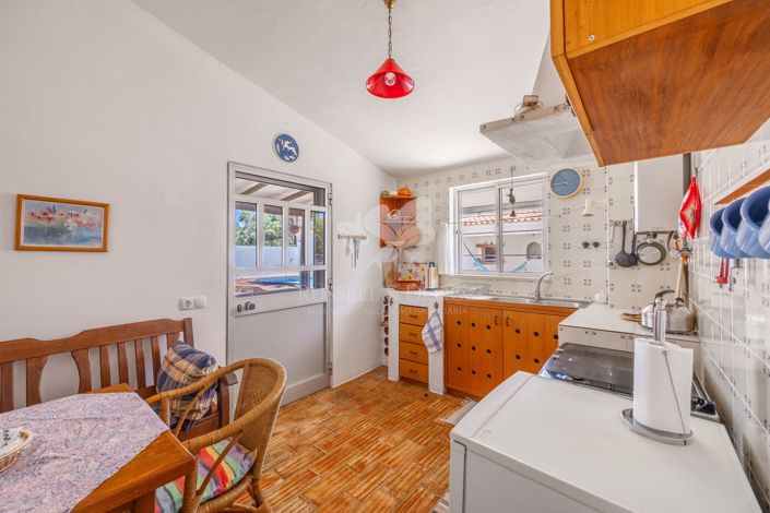 Image No.18-4 Bed Farmhouse for sale