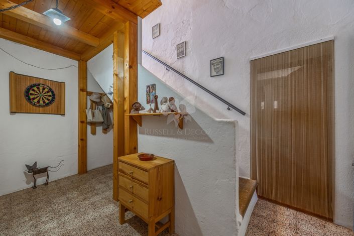 Image No.27-4 Bed Farmhouse for sale