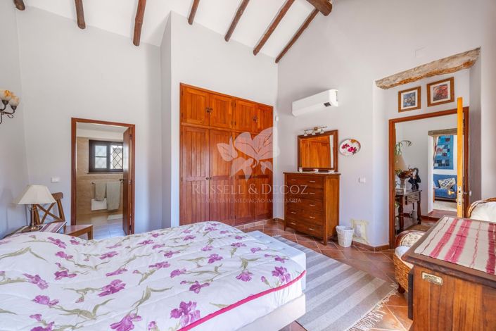 Image No.16-4 Bed Farmhouse for sale