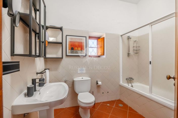 Image No.19-4 Bed Farmhouse for sale