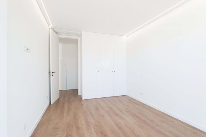 Image No.11-3 Bed Townhouse for sale