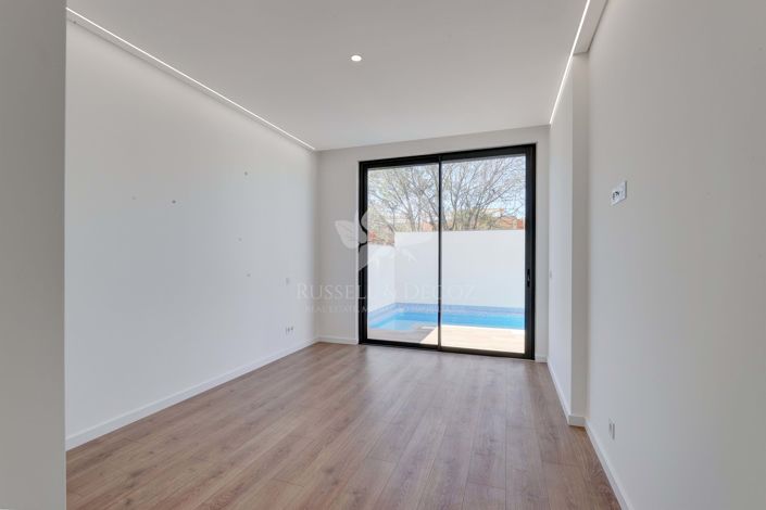 Image No.12-3 Bed Townhouse for sale