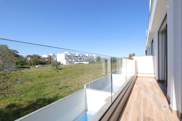 Image No.14-3 Bed Townhouse for sale