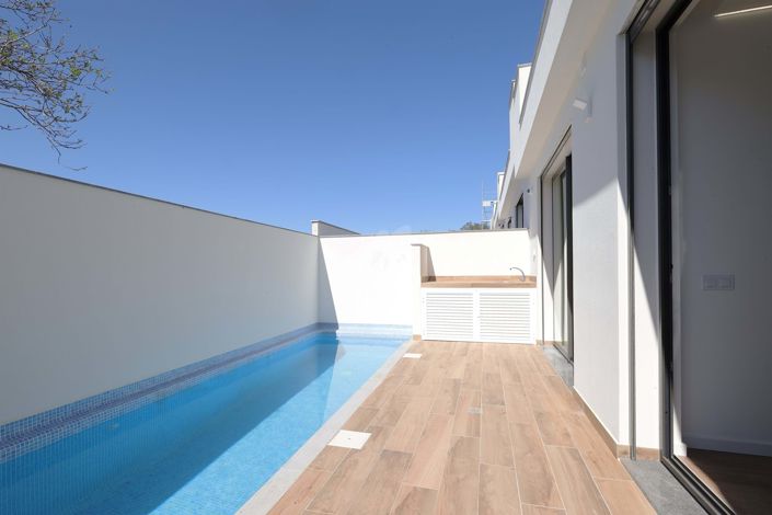 Image No.15-3 Bed Townhouse for sale