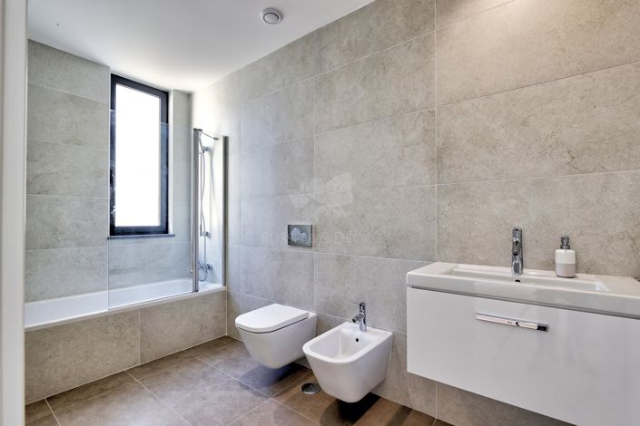 Image No.8-3 Bed Townhouse for sale