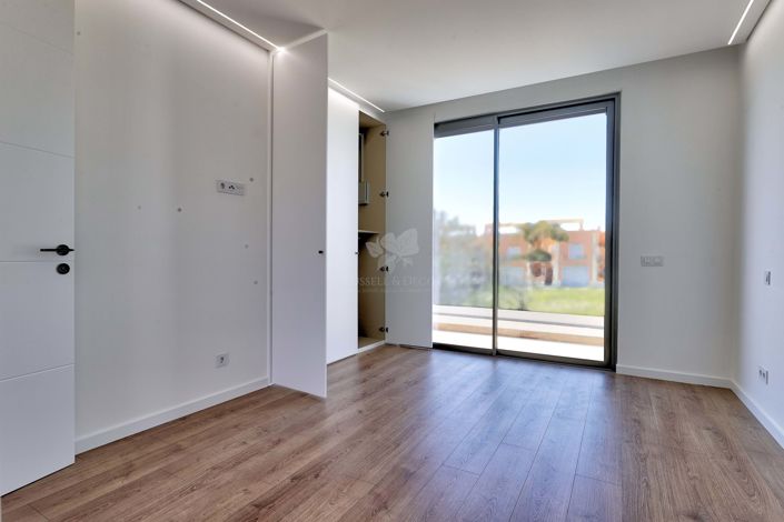 Image No.9-3 Bed Townhouse for sale