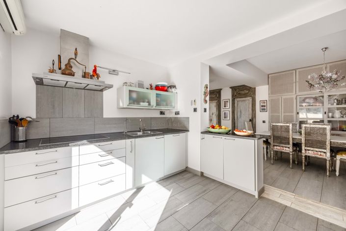 Image No.10-4 Bed Villa for sale