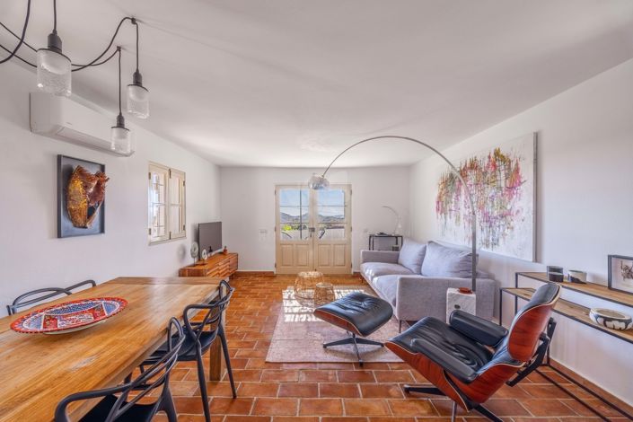 Image No.15-3 Bed Farmhouse for sale