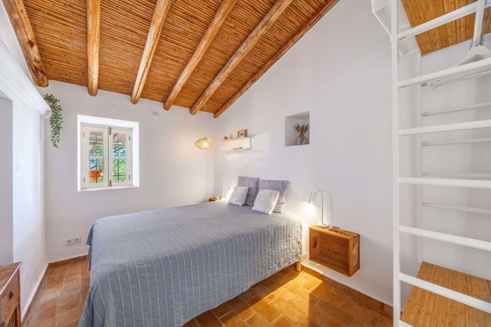 Image No.17-3 Bed Farmhouse for sale