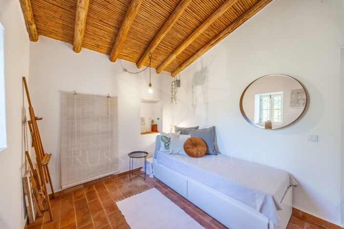 Image No.19-3 Bed Farmhouse for sale