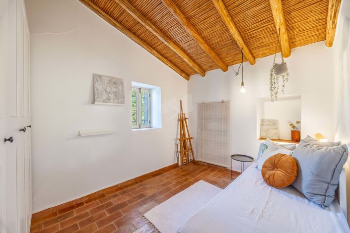 Image No.23-3 Bed Farmhouse for sale