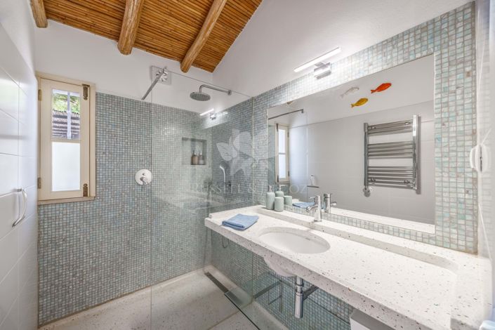 Image No.24-3 Bed Farmhouse for sale