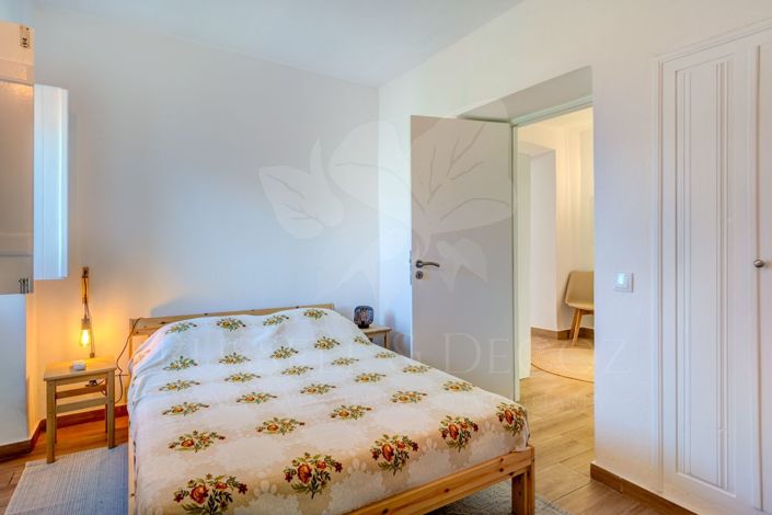 Image No.17-3 Bed Farmhouse for sale