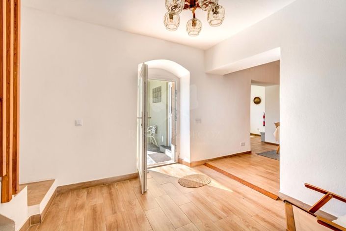 Image No.19-3 Bed Farmhouse for sale