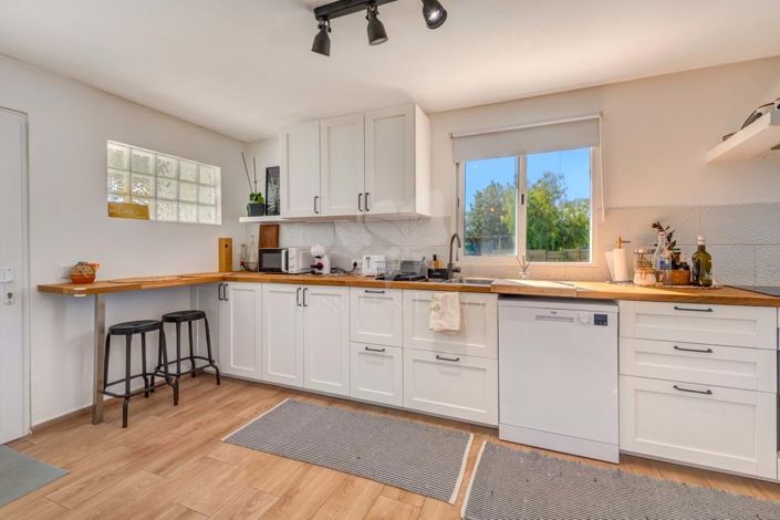 Image No.21-3 Bed Farmhouse for sale