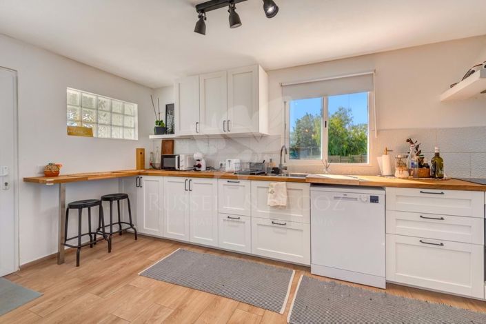 Image No.21-3 Bed Farmhouse for sale