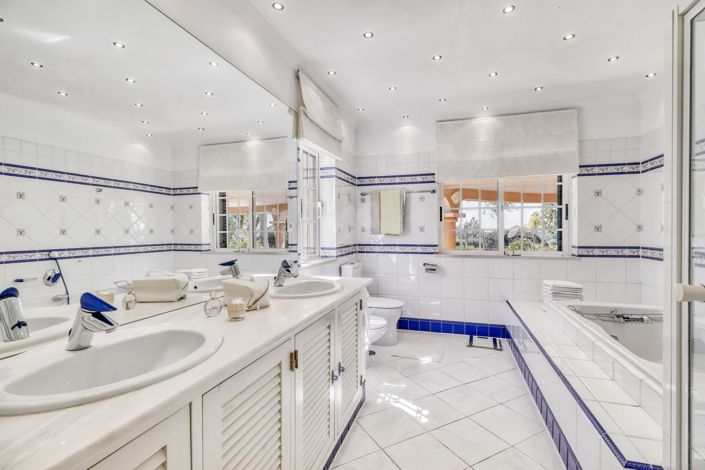 Image No.12-4 Bed Villa for sale