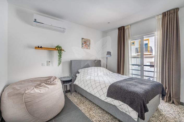 Image No.12-4 Bed Townhouse for sale