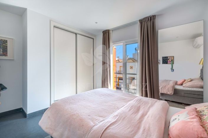 Image No.15-4 Bed Townhouse for sale