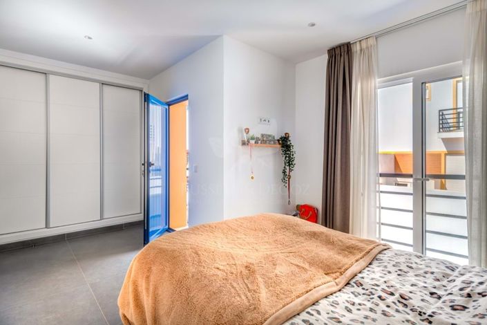 Image No.17-4 Bed Townhouse for sale