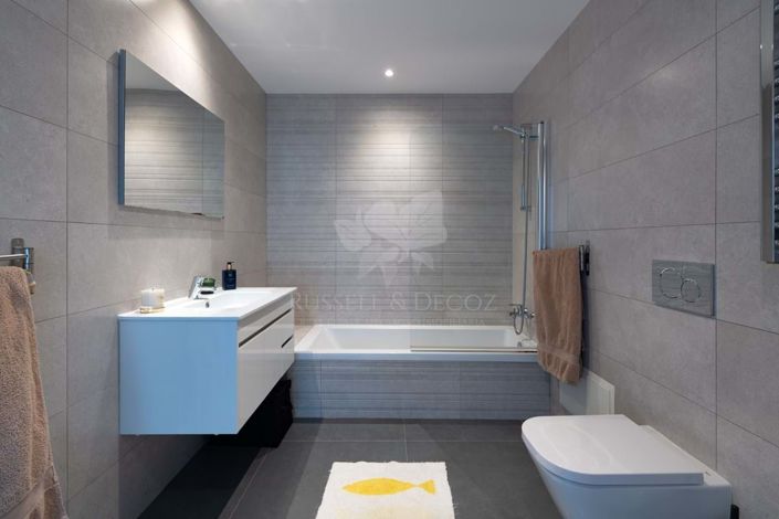 Image No.18-4 Bed Townhouse for sale