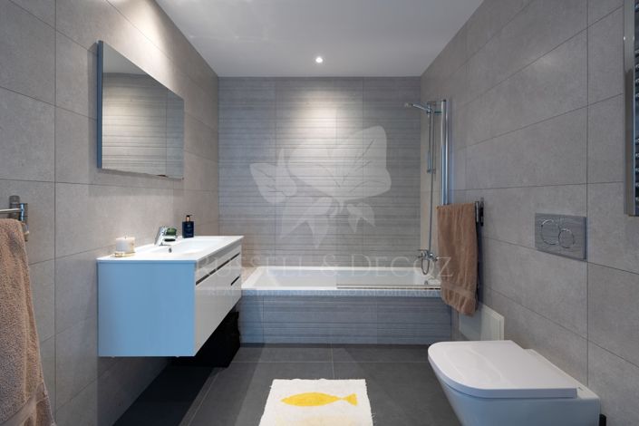 Image No.18-4 Bed Townhouse for sale