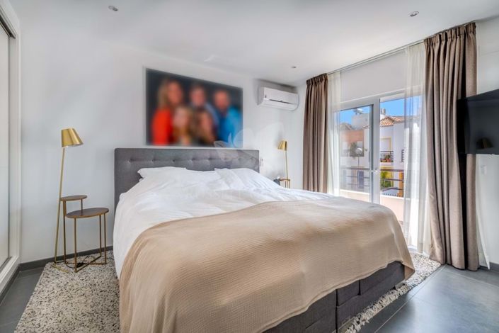 Image No.20-4 Bed Townhouse for sale