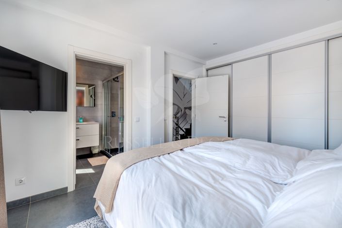 Image No.22-4 Bed Townhouse for sale