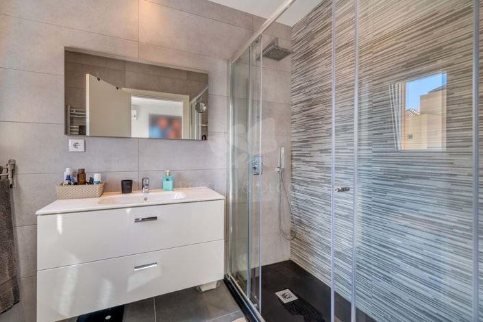 Image No.23-4 Bed Townhouse for sale