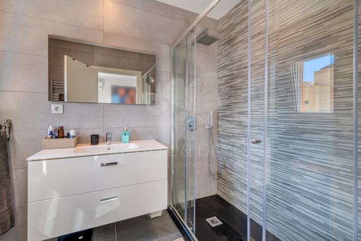 Image No.23-4 Bed Townhouse for sale