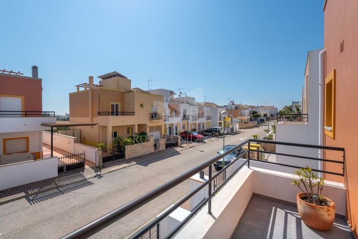 Image No.26-4 Bed Townhouse for sale