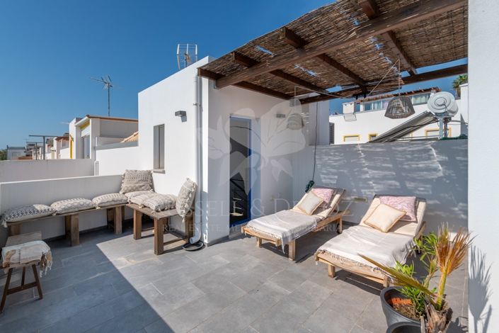 Image No.28-4 Bed Townhouse for sale