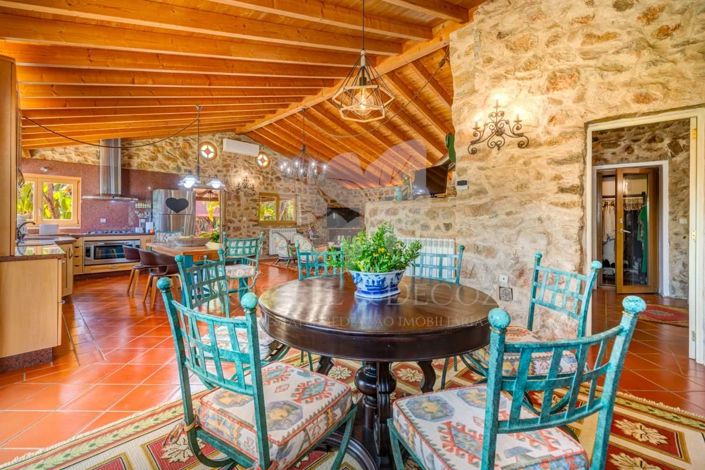 Image No.17-3 Bed Farmhouse for sale