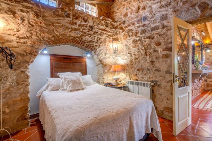 Image No.21-3 Bed Farmhouse for sale