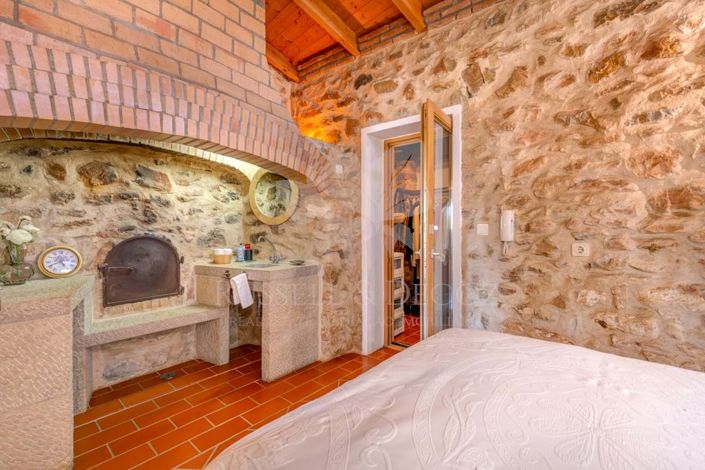 Image No.23-3 Bed Farmhouse for sale