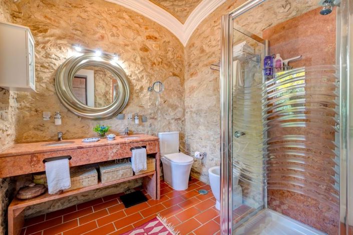 Image No.27-3 Bed Farmhouse for sale