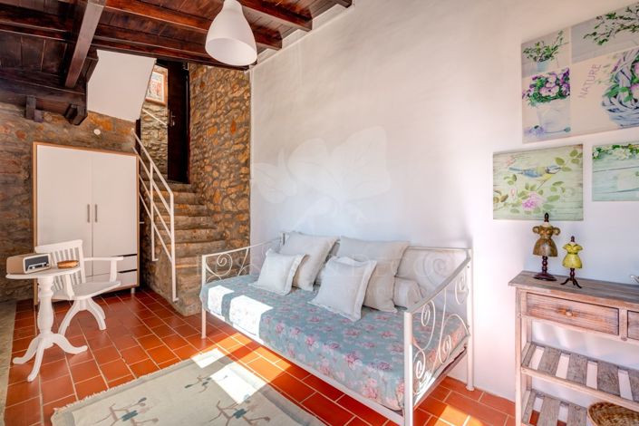 Image No.29-3 Bed Farmhouse for sale