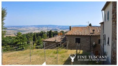 3-Bedroom-house-for-sale-in-Orciatico-Tuscany-Italy-2