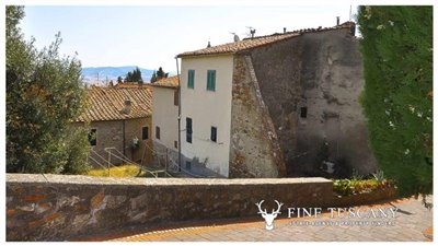 3-Bedroom-house-for-sale-in-Orciatico-Tuscany-Italy-1