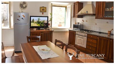 3-Bedroom-house-for-sale-in-Orciatico-Tuscany-Italy-5