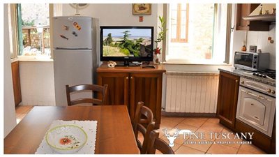 3-Bedroom-house-for-sale-in-Orciatico-Tuscany-Italy-11