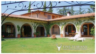 Villa-for-sale-in-Bientina--Tuscany--Italy---Back-of-the-house