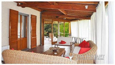 Villa-for-sale-in-Bientina--Tuscany--Italy---Conservatory-3
