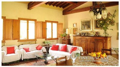 Villa-for-sale-in-Bientina--Tuscany--Italy---Living-room-and-diner