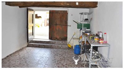 House-for-sale-in-Chiusdino-Siena-Tuscany-9