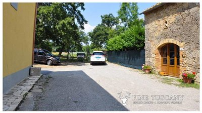 House-for-sale-in-Chiusdino-Siena-Tuscany-10