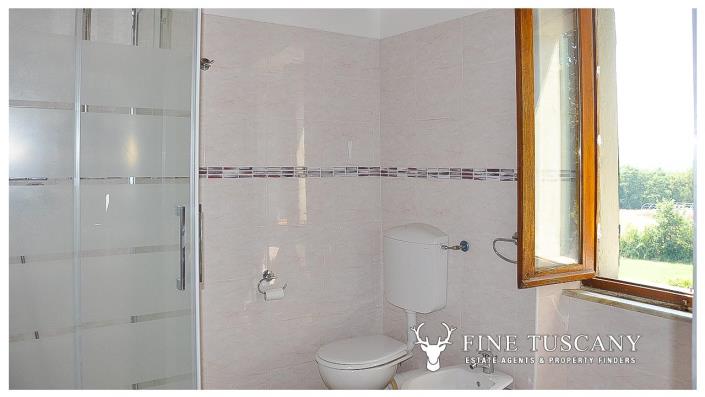 Image No.17-4 Bed Country House for sale