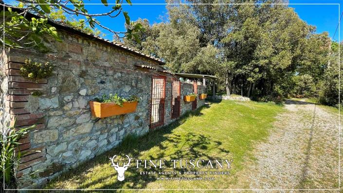 Image No.16-4 Bed Farmhouse for sale