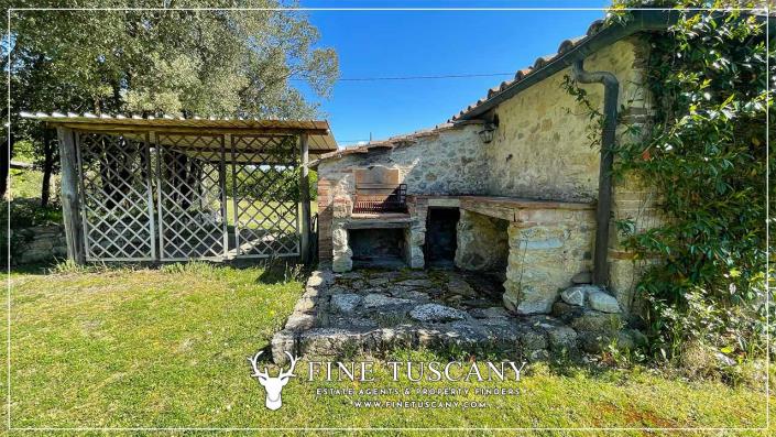 Image No.19-4 Bed Farmhouse for sale